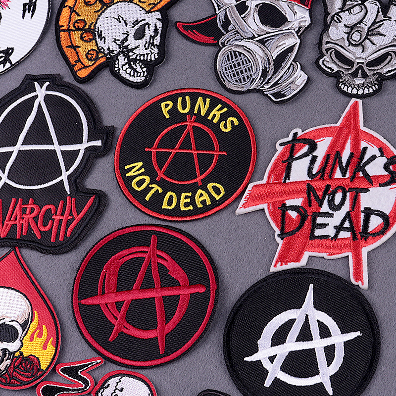 Iron On Patch Punk'S Not Dead  - Velcro Sew On のレビューと価格