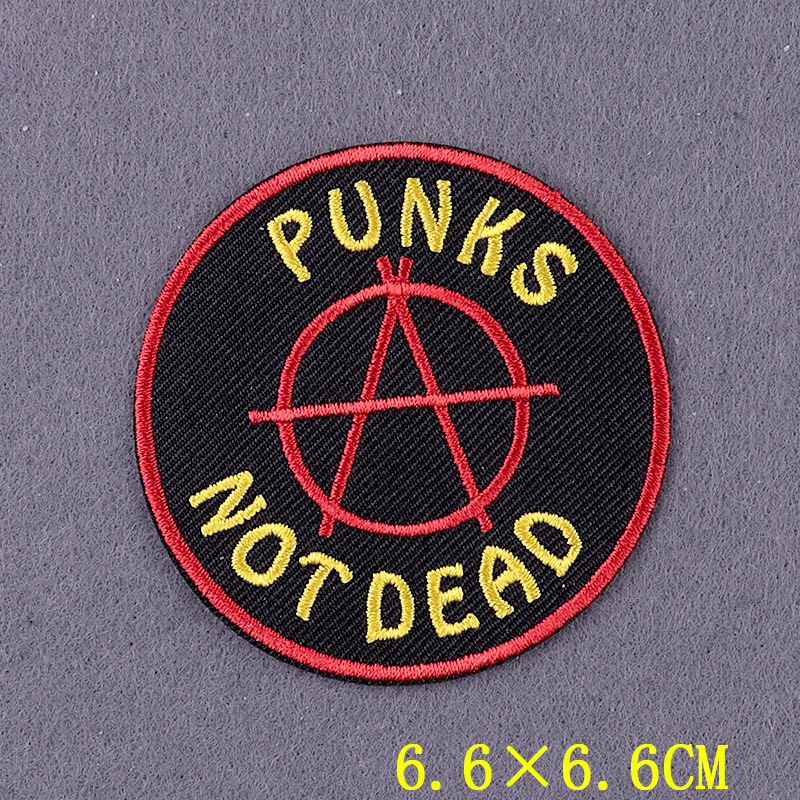 Iron On Patch Punk'S Not Dead  - Velcro Sew On のレビューと価格