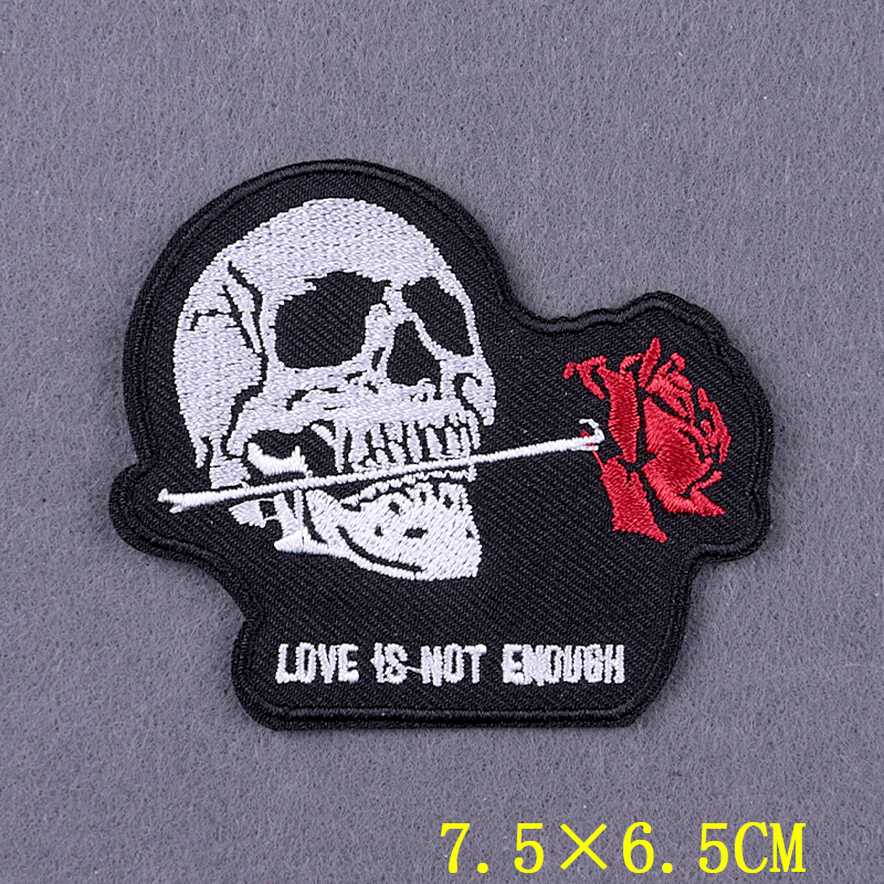 Iron On Patch Punk'S Not Dead  - Velcro Sew On のレビューと価格