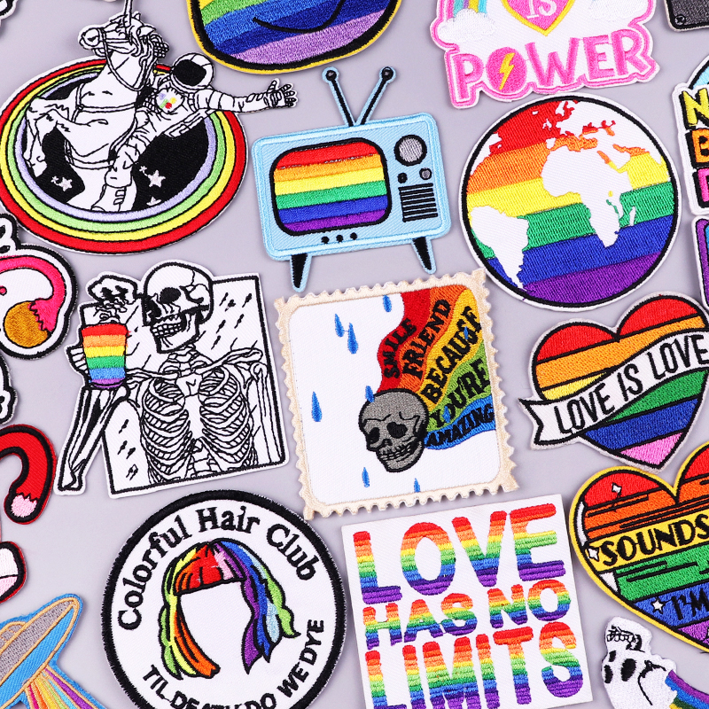 Gay Pride LGBT Patch Love is L - Velcro Sew On のレビューと価格