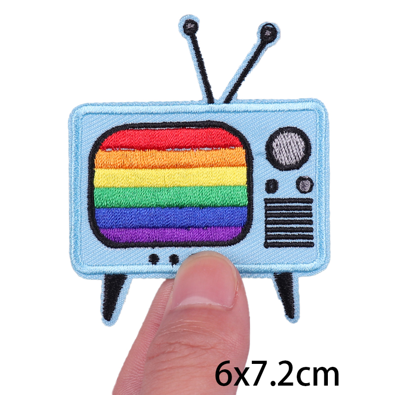 Gay Pride LGBT Patch Love is L - Velcro Sew On のレビューと価格